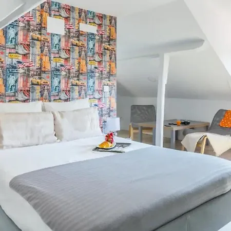 Notable Trendy Flats @ Apartman